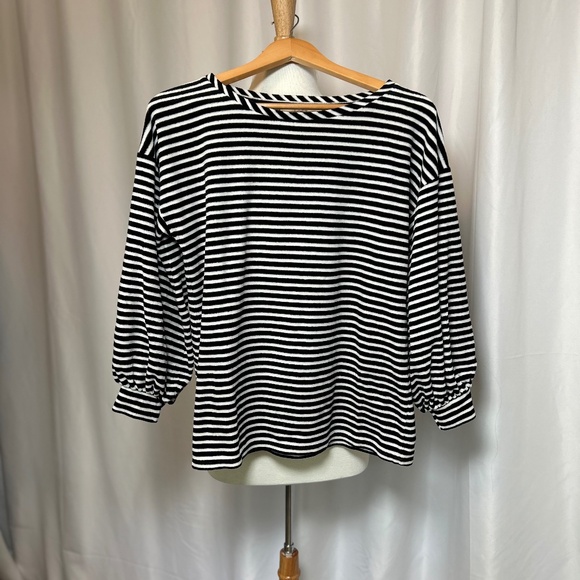 LOFT VELOUR BLACK AND WHITE SHIRT - SIZE MEDIUM - Picture 1 of 3